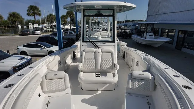 Slide: The Image of Tidewater 282 CC Adventure 2027 - 19