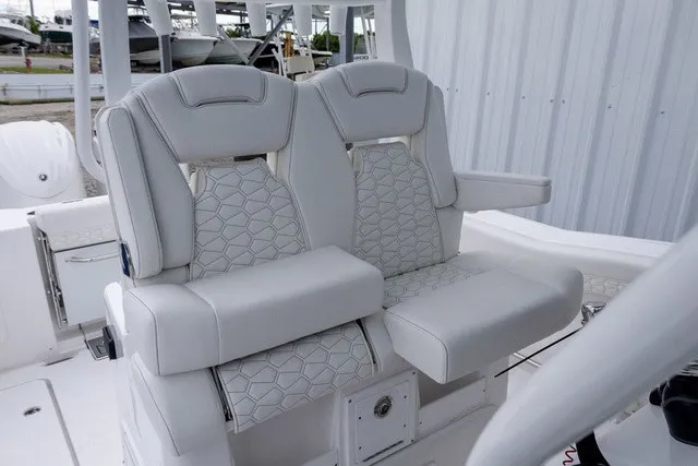 Slide: The Image of Tidewater 282 CC Adventure 2027 - 19