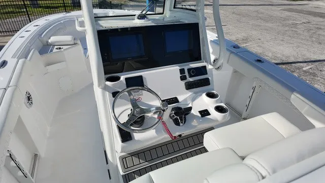 Slide: The Image of Tidewater 282 CC Adventure 2027 - 16