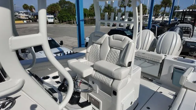 Slide: The Image of Tidewater 282 CC Adventure 2027 - 15