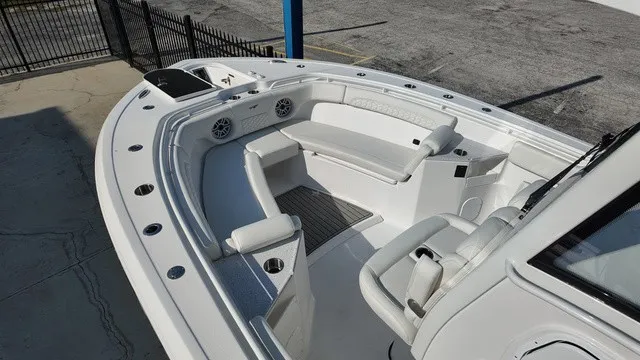 Slide: The Image of Tidewater 282 CC Adventure 2027 - 21