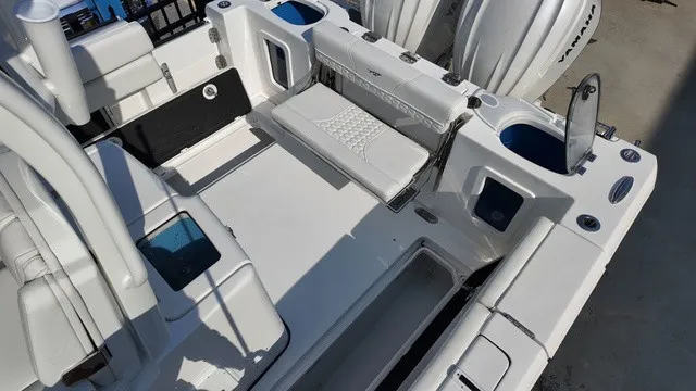 Slide: The Image of Tidewater 282 CC Adventure 2027 - 8