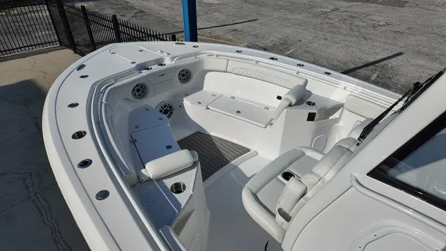 Slide: The Image of Tidewater 282 CC Adventure 2027 - 22