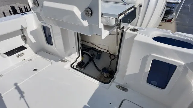 Slide: The Image of Tidewater 282 CC Adventure 2027 - 9