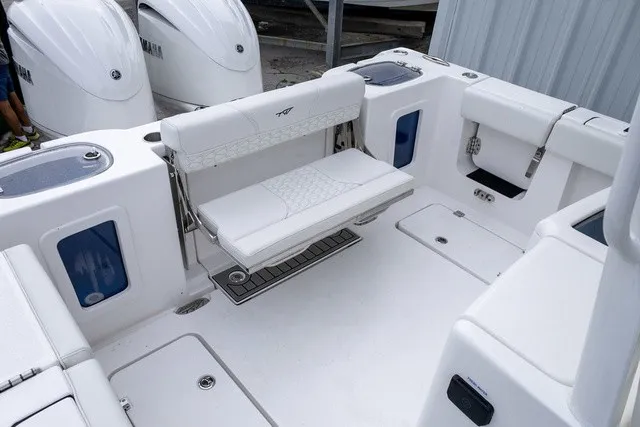Slide: The Image of Tidewater 282 CC Adventure 2027 - 23