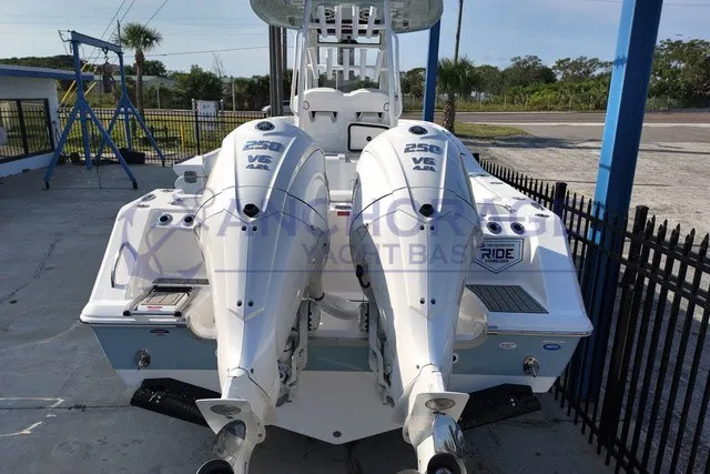 Slide: The Image of Tidewater 282 CC Adventure 2027 - 25