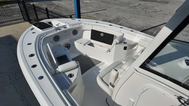 Slide: The Image of Tidewater 282 CC Adventure 2027 - 23