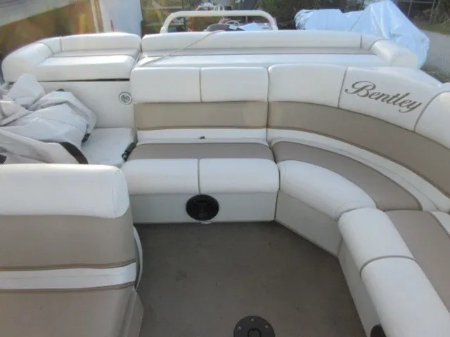 Slide: The Image of Bentley Pontoons 243 Cruise Tritoon / 2006 Mercury 150 Ou 2006 - 8