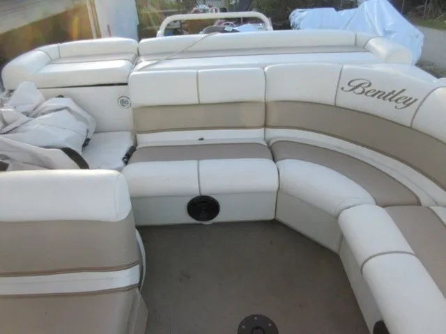 Slide: The Image of Bentley Pontoons 243 Cruise Tritoon / 2006 Mercury 150 Ou 2006 - 24