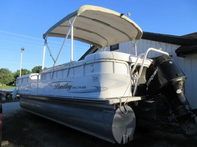 Slide: The Image of Bentley Pontoons 243 Cruise Tritoon / 2006 Mercury 150 Ou 2006 - 2