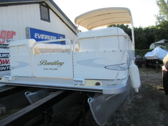 Slide: The Image of Bentley Pontoons 243 Cruise Tritoon / 2006 Mercury 150 Ou 2006 - 4
