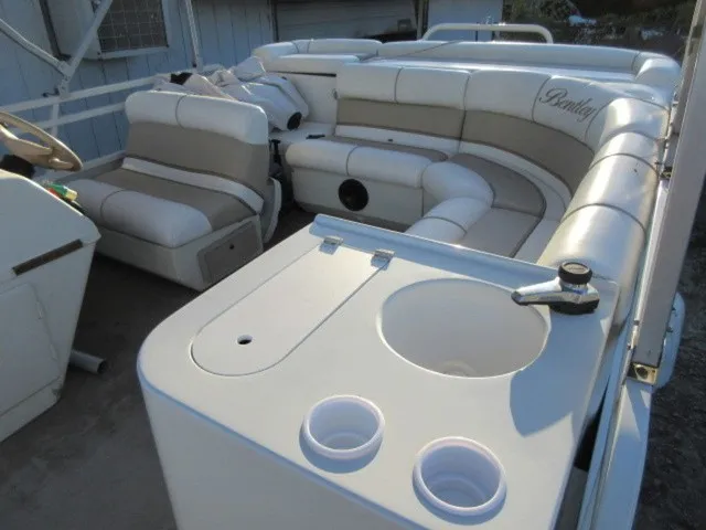 Slide: The Image of Bentley Pontoons 243 Cruise Tritoon / 2006 Mercury 150 Ou 2006 - 18