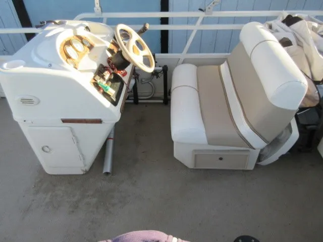 Slide: The Image of Bentley Pontoons 243 Cruise Tritoon / 2006 Mercury 150 Ou 2006 - 19