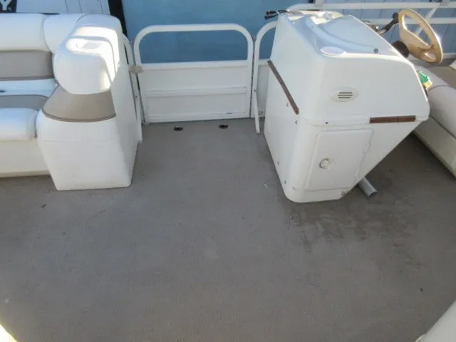 Slide: The Image of Bentley Pontoons 243 Cruise Tritoon / 2006 Mercury 150 Ou 2006 - 17