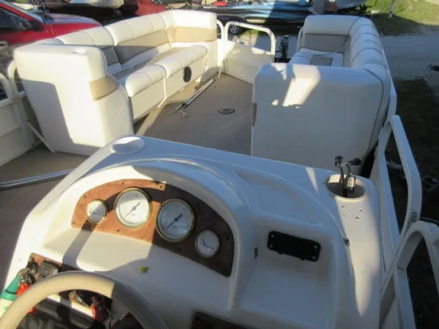 Slide: The Image of Bentley Pontoons 243 Cruise Tritoon / 2006 Mercury 150 Ou 2006 - 14