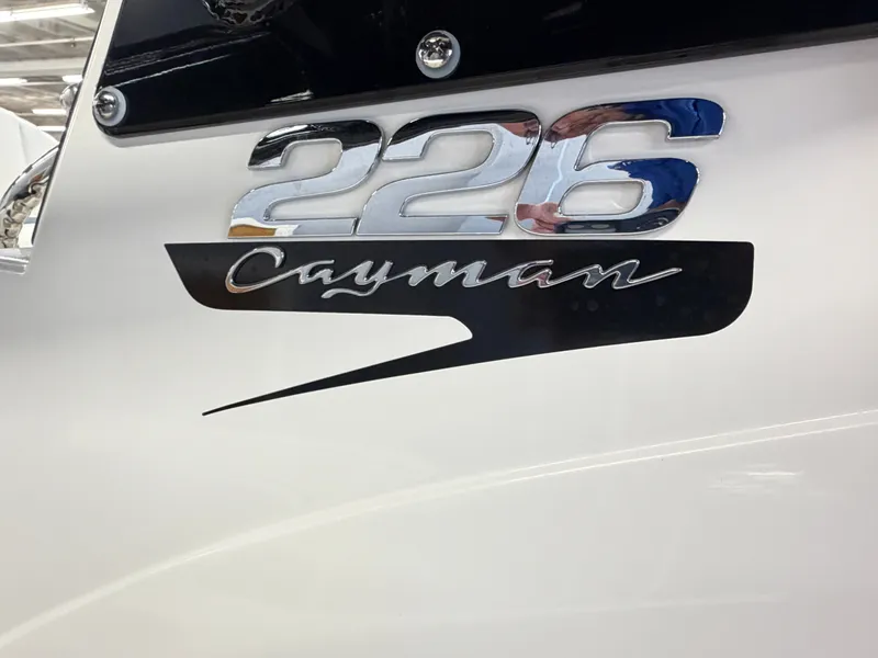 Slide: The Image of Robalo 226 Cayman 2027 - 17