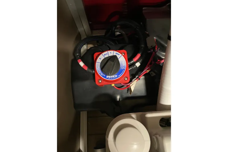 Slide: The Image of Battery switch on 2022 Bennington L 25 FISHING SSAPG boat, featuring Perko dial. - 27