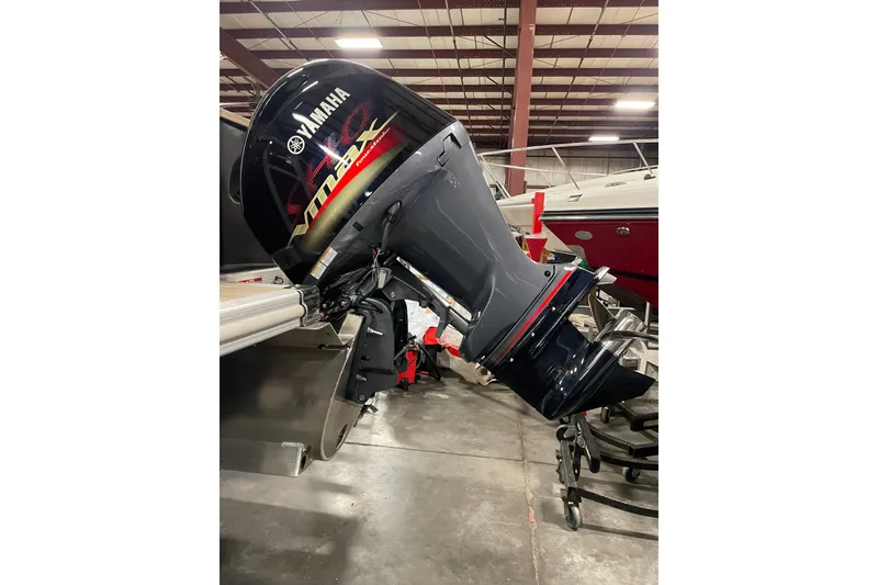 Slide: The Image of 2022 Bennington L 25 FISHING SSAPG with Yamaha VMAX outboard motor in a showroom. - 25