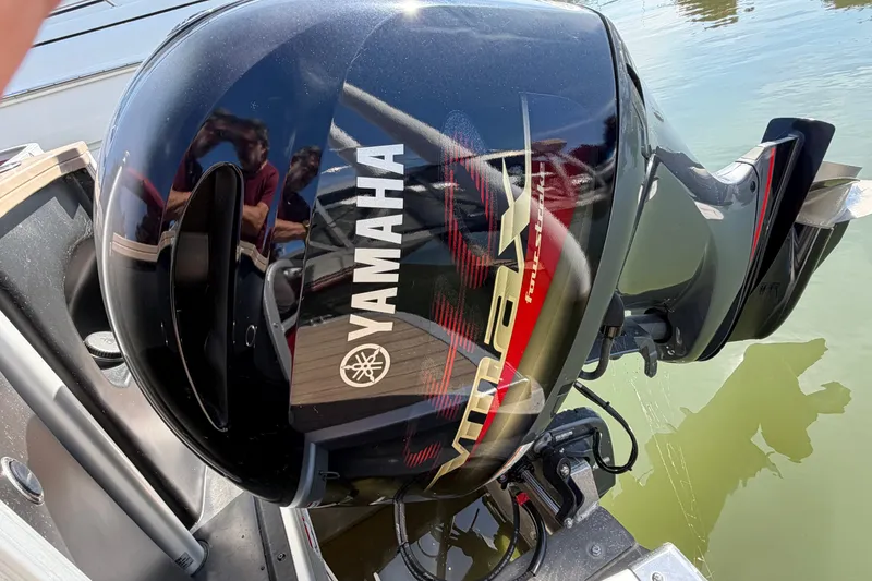 Slide: The Image of Yamaha VMAX outboard motor on 2022 Bennington L 25 FISHING SSAPG boat. - 21