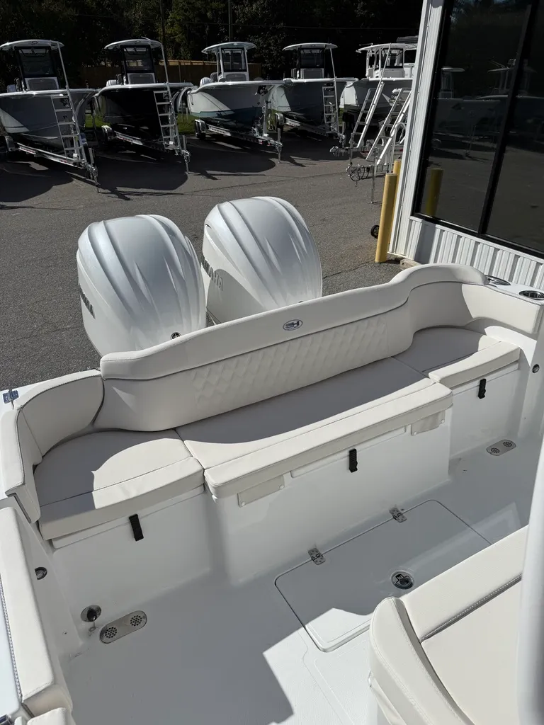 Slide: The Image of Sea Hunt Ultra 285 CB 2026 - 17