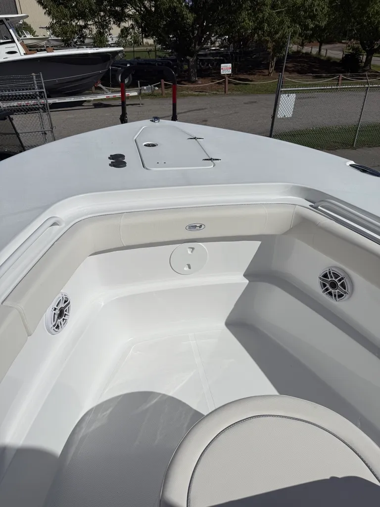 Slide: The Image of Sea Hunt Ultra 285 CB 2026 - 5