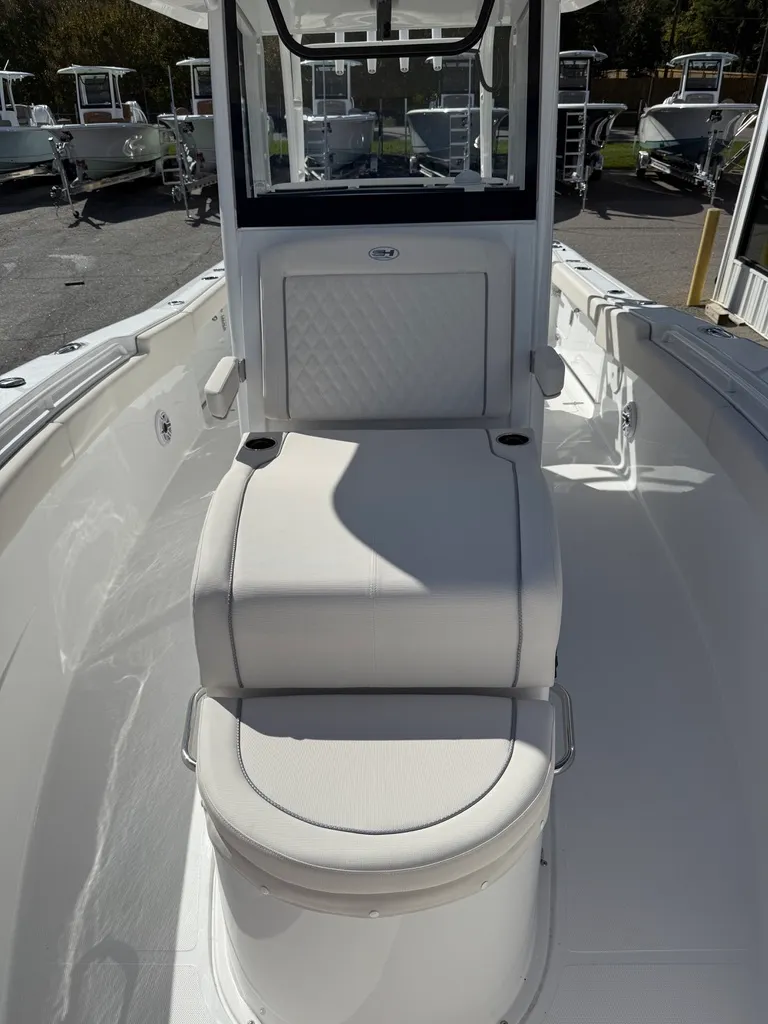 Slide: The Image of Sea Hunt Ultra 285 CB 2026 - 6