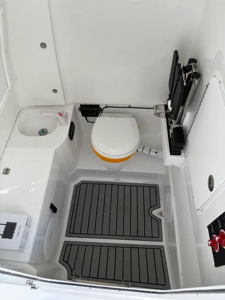 Slide: The Image of Sea Hunt Ultra 285 CB 2026 - 8