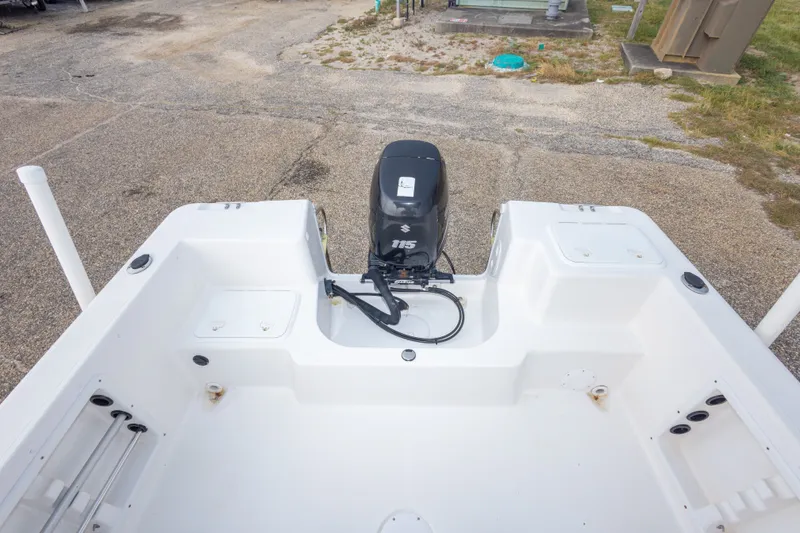 Slide: The Image of 2011 PROLINE 21 CC SE boat deck with Suzuki 115 outboard motor, viewed from above. - 17