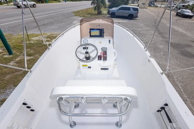 Slide: The Image of 2011 PROLINE 21 CC SE boat interior with steering wheel and navigation system. - 35