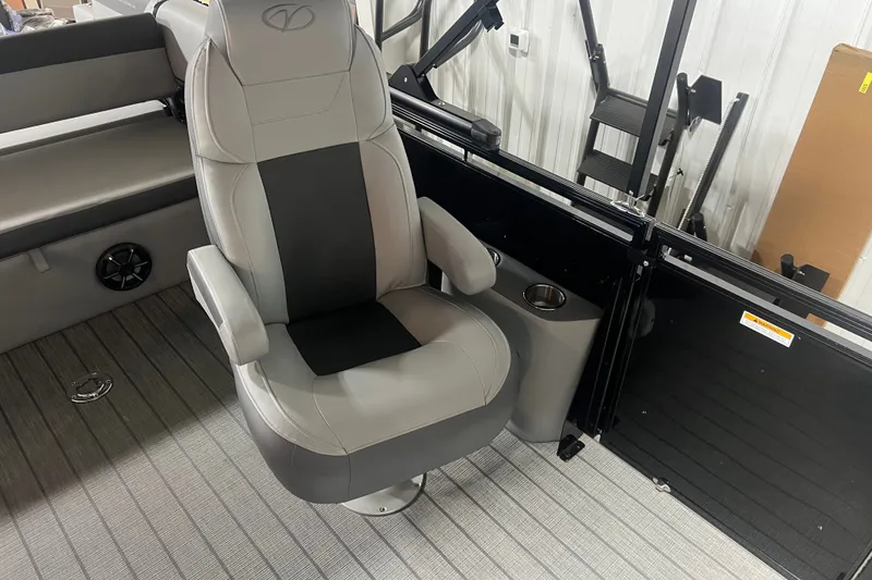 Slide: The Image of Captain's chair on 2026 Veranda VR 265 VL pontoon boat, featuring sleek design and comfort. - 6