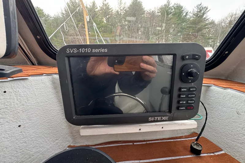 Slide: The Image of Boat dashboard featuring SI-TEX SVS-1010 series display on a 2007 Northern Bay 36. - 24