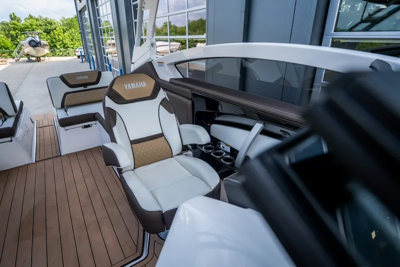 Slide: The Image of 2023 Yamaha Boats 275SE interior with luxurious seating and modern design. - 26