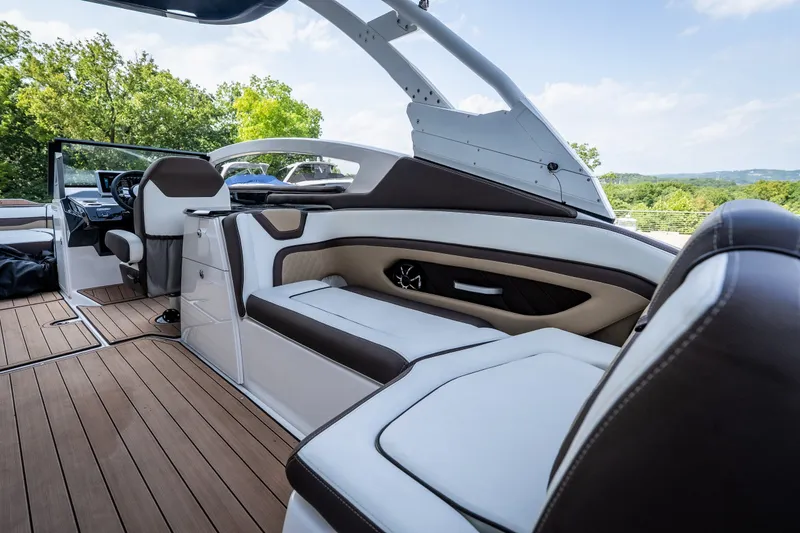 Slide: The Image of 2023 Yamaha Boats 275SE interior with luxurious seating and modern dashboard design. - 11