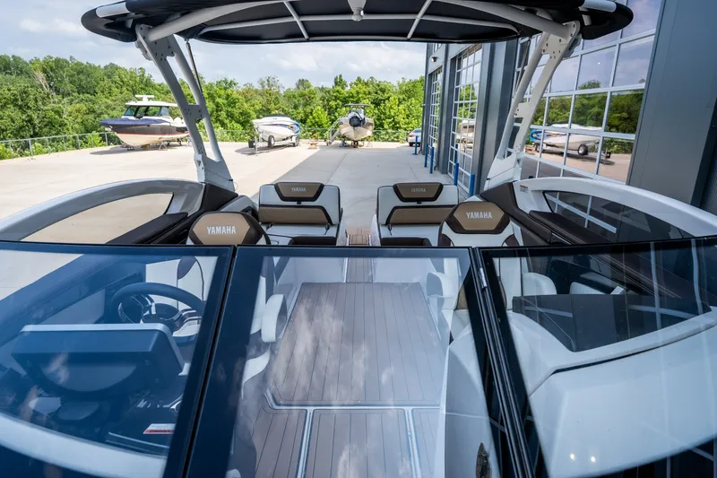 Slide: The Image of 2023 Yamaha Boats 275SE interior view with sleek design and modern features. - 25