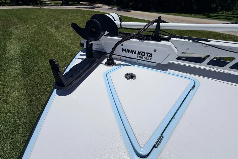 Slide: The Image of Minn Kota Fortrex trolling motor on 2021 Chittum Skiffs Islamorada 21 boat deck. - 25
