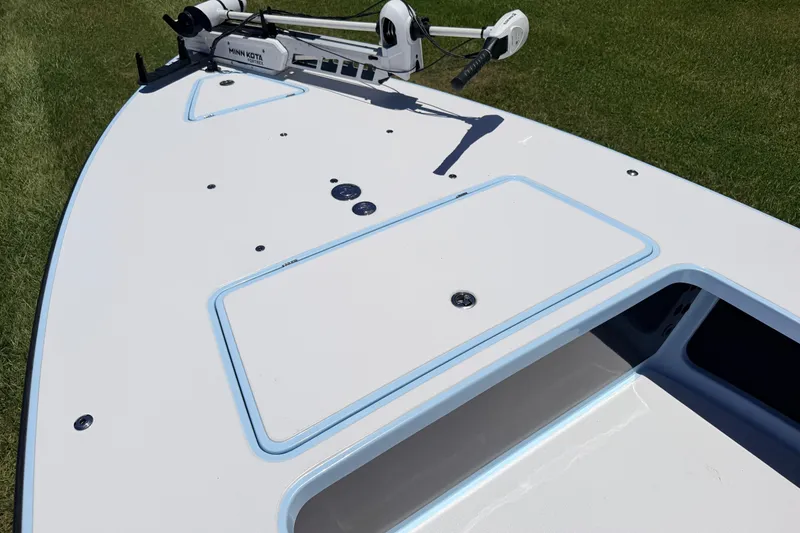 Slide: The Image of 2021 Chittum Skiffs Islamorada 21 boat deck with Minn Kota trolling motor. - 28