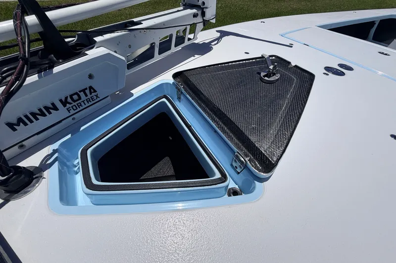 Slide: The Image of Open hatch on 2021 Chittum Skiffs Islamorada 21 with Minn Kota Fortrex motor. - 26