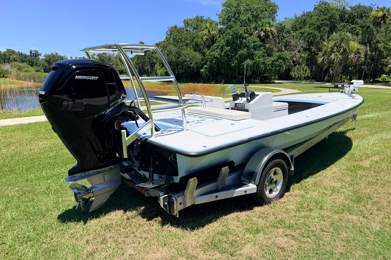 The Image of 2021 Chittum Skiffs Islamorada 21 boat with Mercury engine on grassy landscape. - 0