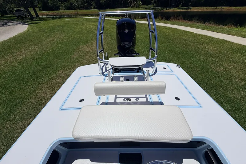 Slide: The Image of 2021 Chittum Skiffs Islamorada 21 boat with seating and motor, displayed on grass. - 53