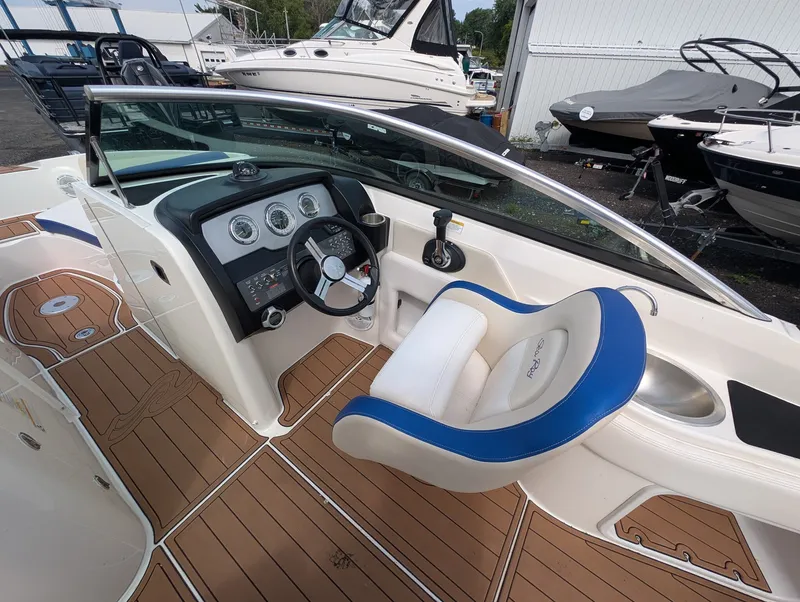 Slide: The Image of Sea Ray 240 Sundeck 2013 - 10