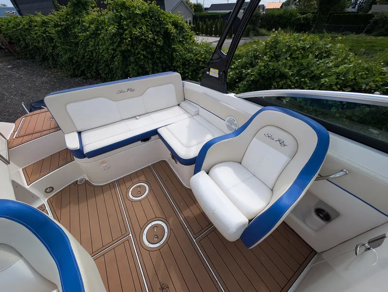 Slide: The Image of Sea Ray 240 Sundeck 2013 - 9