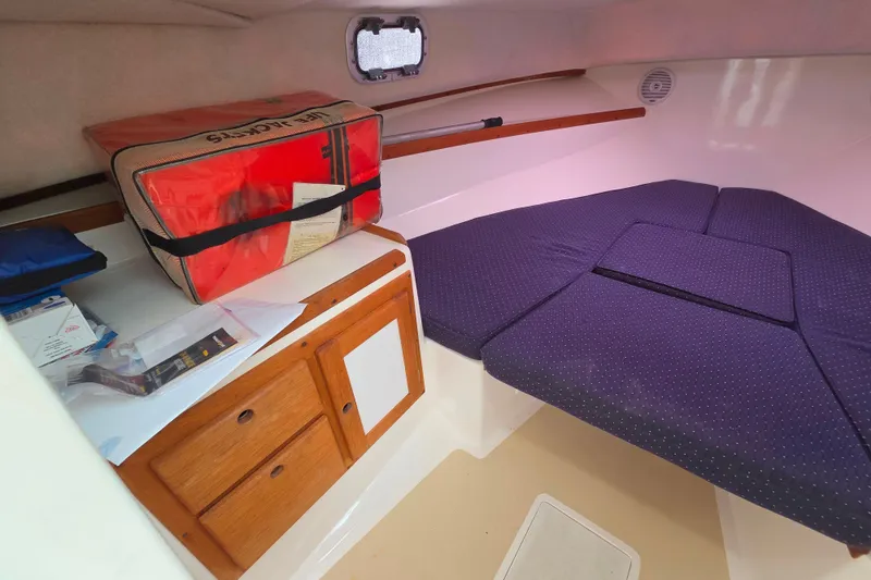 Slide: The Image of Interior cabin of 2004 Hunt Yachts Surfhunter 25 with storage and cushioned seating. - 27