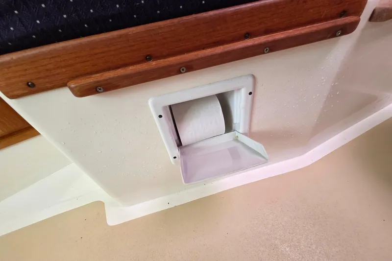 Slide: The Image of Toilet paper holder on 2004 Hunt Yachts Surfhunter 25 boat interior. - 24