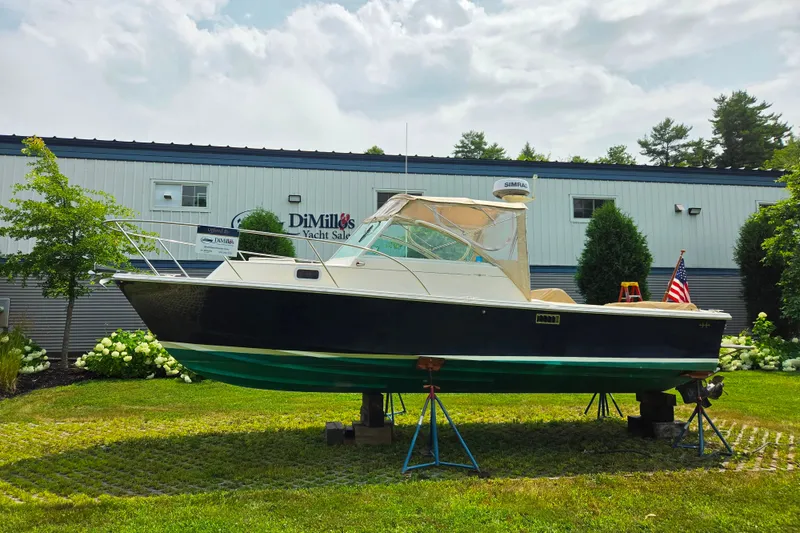 Slide: The Image of 2004 Hunt Yachts Surfhunter 25 displayed at DiMillo's Yacht Sales. - 4