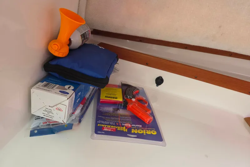 Slide: The Image of Safety equipment on 2004 Hunt Yachts Surfhunter 25, including air horn and flares. - 19
