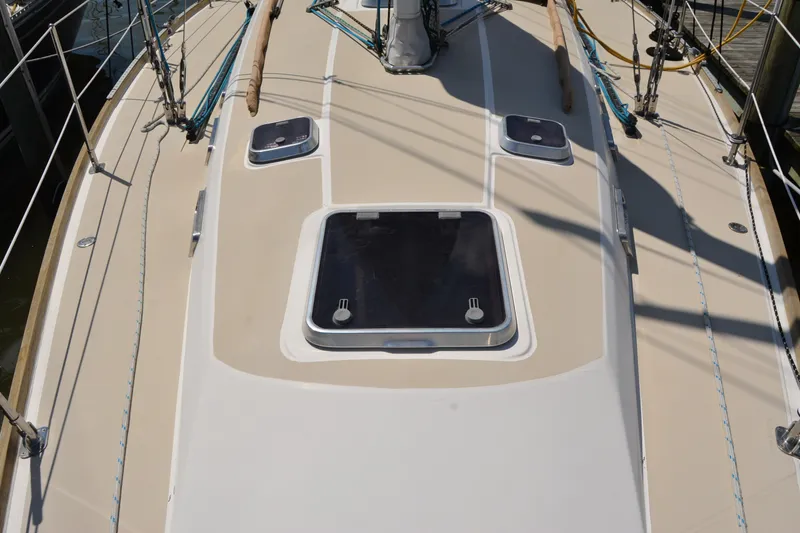 Slide: The Image of Deck of 2002 Sabre 402 sailboat with hatches and rigging. - 34