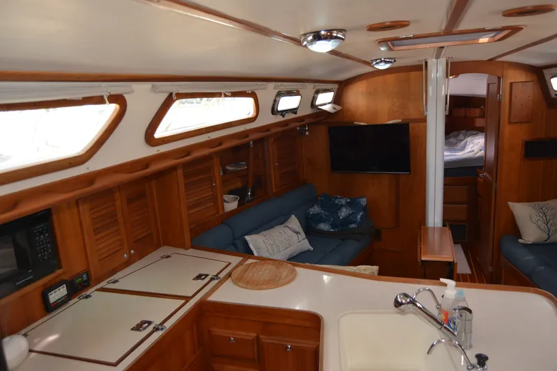 Slide: The Image of Interior of 2002 Sabre 402 yacht with cozy seating and modern amenities. - 74