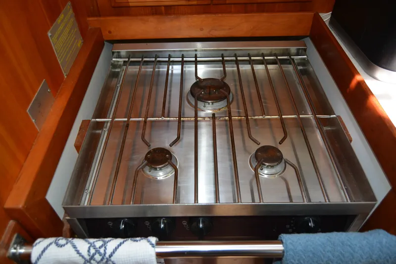 Slide: The Image of Stainless steel stove with three burners on a 2002 Sabre 402 yacht. - 85