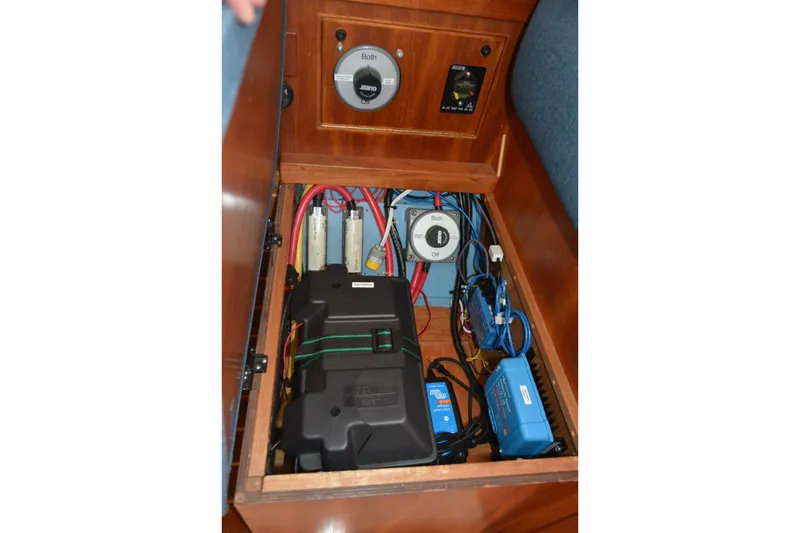 Slide: The Image of Electrical panel and battery setup in a 2002 Sabre 402 yacht. - 113
