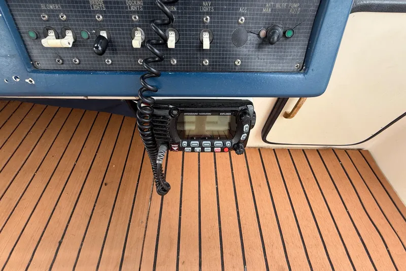 Slide: The Image of Control panel and radio on 1987 Sea Ray 410 Aft Cabin boat. - 47